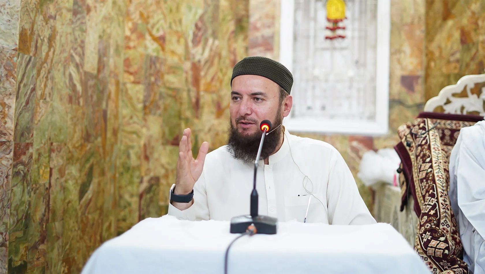 The Role of an Islamic Scholar in Guiding the Muslim Community