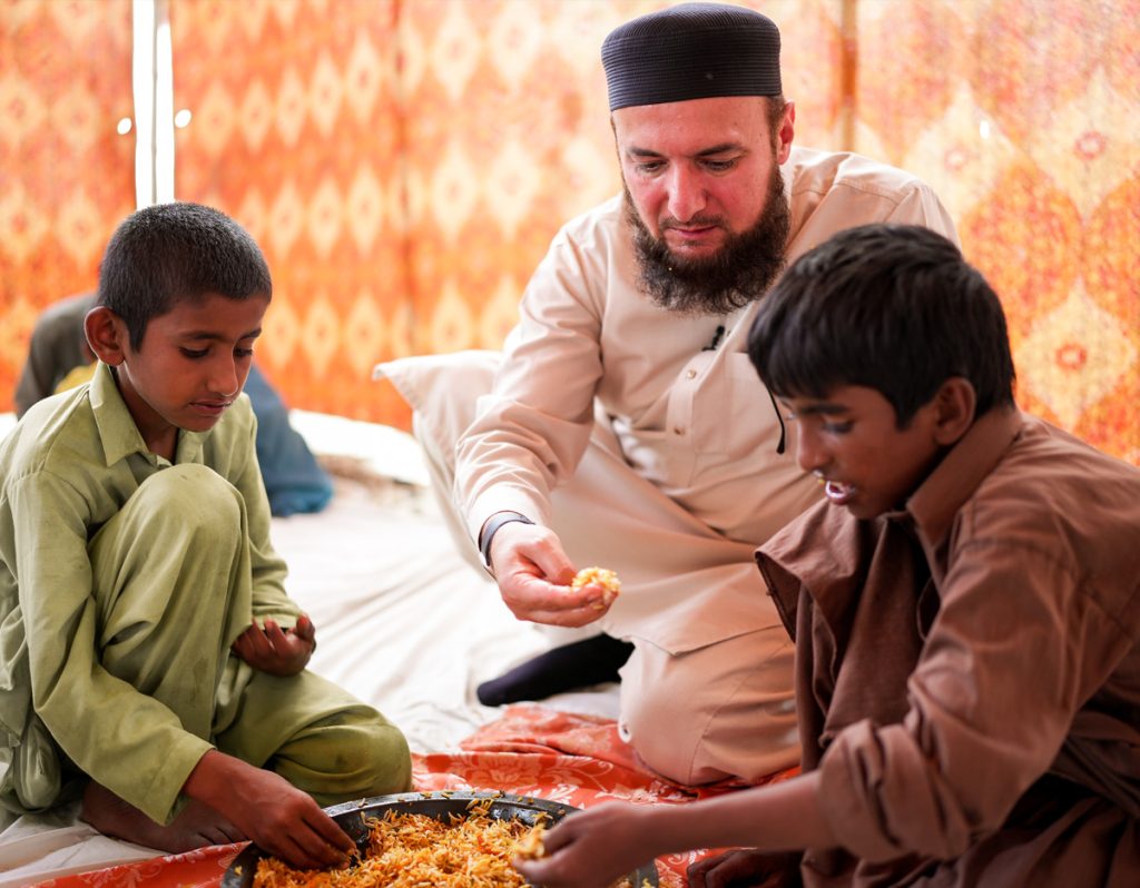 Cooked Food Distribution by Mufti Abdul Wahab